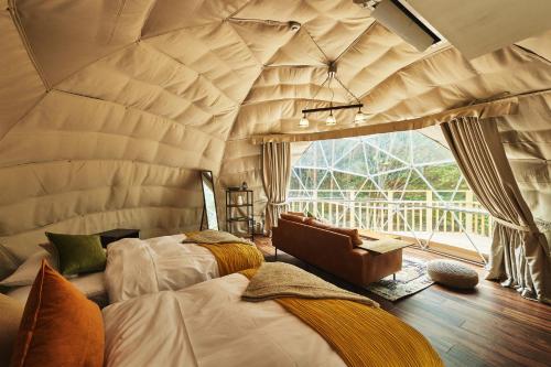 Postel nebo postele na pokoji v ubytování GLAMPING GATE 奈良