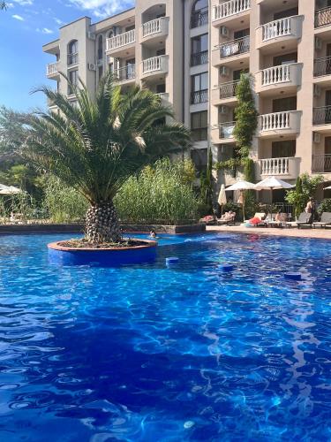 Bazén v ubytování Wonderful Deluxe Appartement in Cascadas Family Resort Sunny Beach nebo v jeho okolí