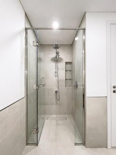 a shower with a glass door in a bathroom at Spacious 2 bedroom in Madinat Jumeirah Living in Dubai