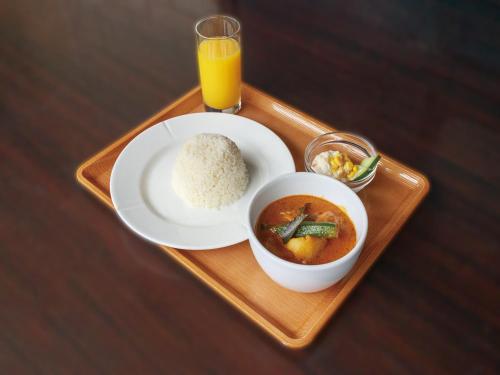 Jídlo v hotelu nebo okolí