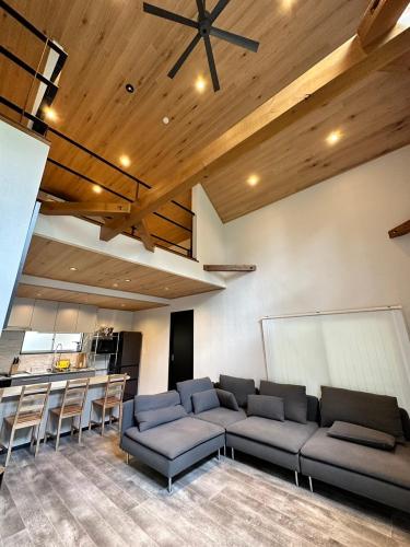a living room with a couch and a table at ペット可｜自然に囲まれながらサウナやBBQ｜最大８名｜The No.10河口湖　 in Fujikawaguchiko