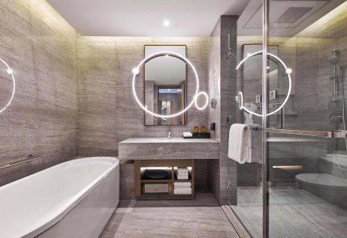 Ένα μπάνιο στο The Westin Zhongshan Guzhen