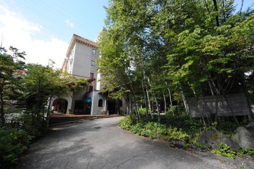 an empty street in front of a building at ホテルけやきの樹 in Hakuba