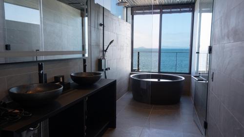 Ένα μπάνιο στο PLATINUM RESORT