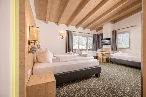 a bedroom with two beds in a room at Harakiri lodgings und ApresSki in Mayrhofen