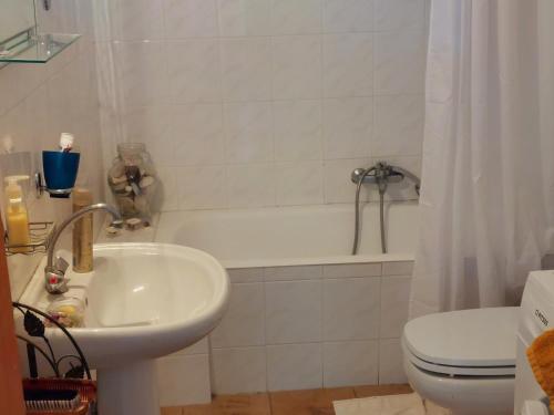 a bathroom with a sink and a tub and a toilet at PORTO KATSIKI-HOME in Athanion