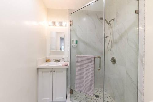 a bathroom with a shower and a sink at Detached Guesthouse in Monrovia/Los Angeles in Monrovia