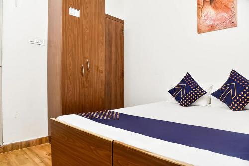 Ένα ή περισσότερα κρεβάτια σε δωμάτιο στο Hotel Saubhagya