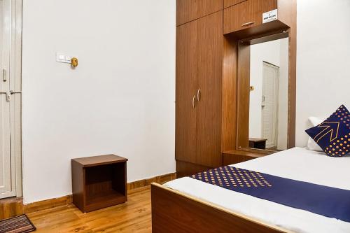 Ένα ή περισσότερα κρεβάτια σε δωμάτιο στο Hotel Saubhagya