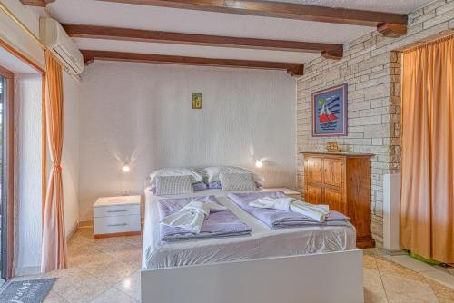 Posteľ alebo postele v izbe v ubytovaní Apartment Vilma Funtana