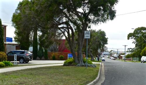 a speed limit sign on the side of a street at Inverloch Central Motor Inn in Inverloch