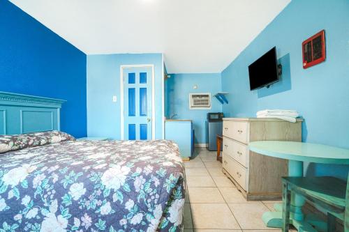 Postel nebo postele na pokoji v ubytování Plaza Motel Corpus Christi by OYO