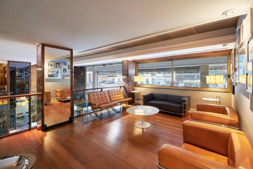 a living room with a couch and a table at Hotel Plaza in Mestre
