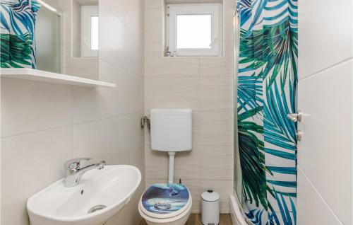 Koupelna v ubytování Stunning Home In Vir With Wifi