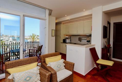 Marina Vista Sol-CleverDetails, Marina view, sleeps 2 adults and 2 children