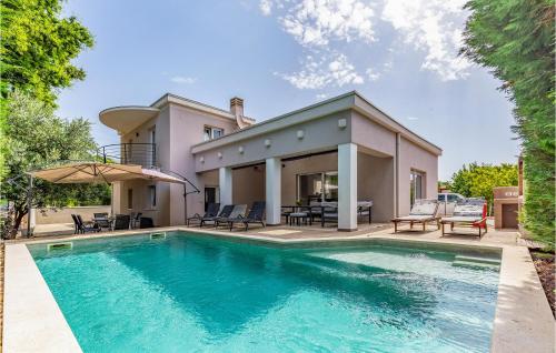 Gorgeous Home In Sisan With Kitchen