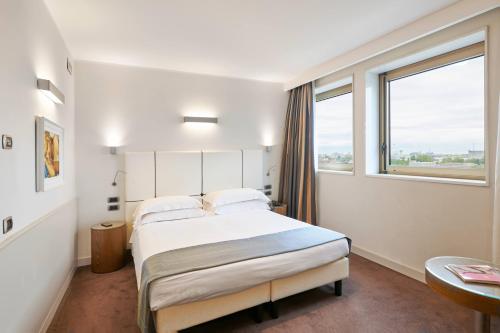 Hotel Plaza Image