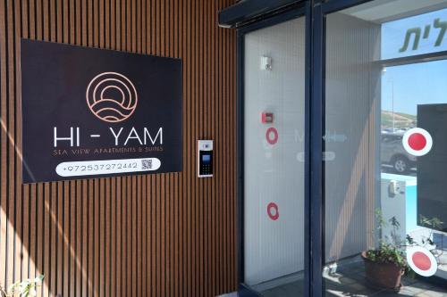 Hi-Yam SeaView Apartments & Suitesに飾ってある許可証、賞状、看板またはその他の書類