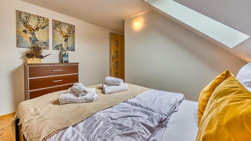 Katil atau katil-katil dalam bilik di Izerska Baza - basen, ebike, narty, sauna, jacuzzi, las blisko Świeradów Zdrój - 5D Apartamenty