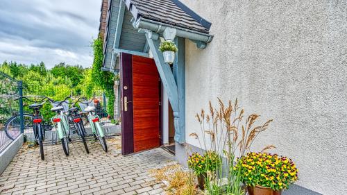 Taman di luar Izerska Baza - basen, ebike, narty, sauna, jacuzzi, las blisko Świeradów Zdrój - 5D Apartamenty