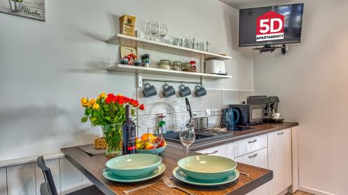 Dapur atau dapur kecil di Izerska Baza - basen, ebike, narty, sauna, jacuzzi, las blisko Świeradów Zdrój - 5D Apartamenty