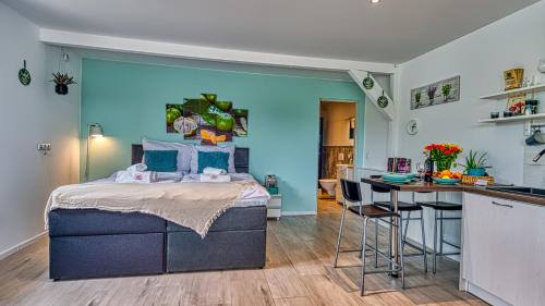 Katil atau katil-katil dalam bilik di Izerska Baza - basen, ebike, narty, sauna, jacuzzi, las blisko Świeradów Zdrój - 5D Apartamenty
