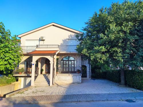 Η πρόσοψη ή η είσοδος του Apartment Ivan-Experience Elite