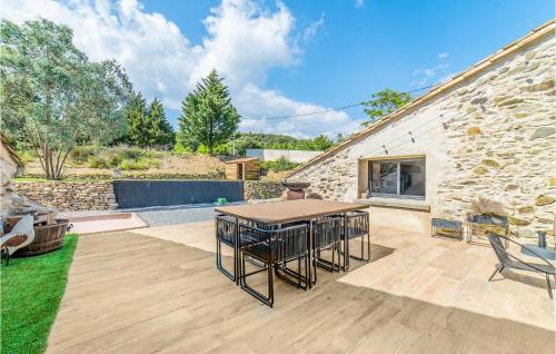 Κήπος έξω από το Stunning Home In Pardailhan