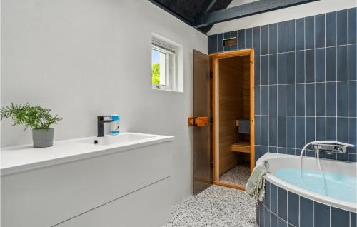 Koupelna v ubytování Lovely Home In Skibby With Sauna