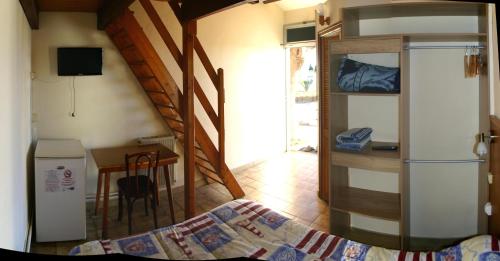 a bedroom with a bunk bed and a table and a kitchen at Hotel La Reserve in Vic-la-Gardiole