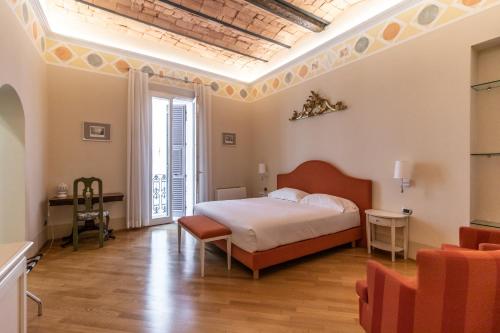 a bedroom with a bed and a table and chairs at Casa Isolani, Piazza Maggiore in Bologna