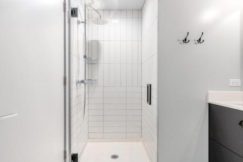 Koupelna v ubytování River N 1BR w Gym Pool nr L stop Beach CHI-358