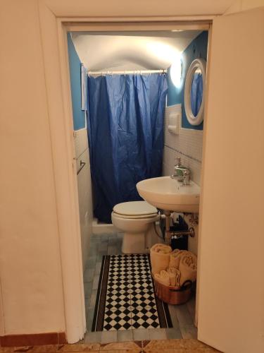 Ένα μπάνιο στο Abstract Home