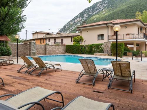 Bazén v ubytování Stunning Holiday Home in Foligno with Sauna nebo v jeho okolí