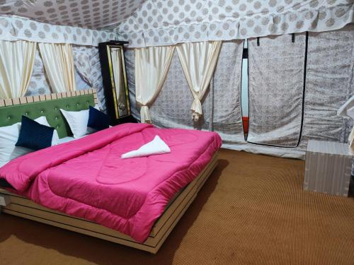 The Grand Ghazi Clover Camp Hunder, Nubra Valleyにあるベッド