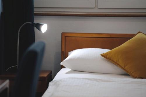 Łóżko lub łóżka w pokoju w obiekcie Hotel Na Skarpie - Charzykowy