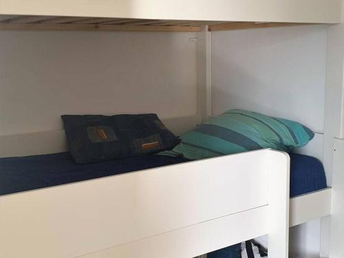 un lit avec deux sacs assis au-dessus dans l'établissement Studio Cabine Climatisé pour 4, à 100m de la Plage, Argelès-sur-Mer - FR-1-388-104, à Argelès-sur-Mer