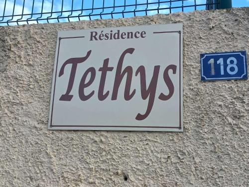 Photo de la galerie de l'établissement Appartement 4 pers avec piscine, accès plage direct, parking, et terrasse - Marseillan - FR-1-387-70, à Marseillan