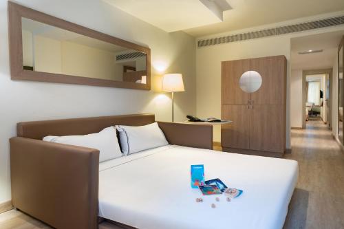 Ένα ή περισσότερα κρεβάτια σε δωμάτιο στο Meliá Cala Galdana