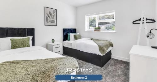 two beds in a bedroom with a sink and a window at Dudley - Stylish 3 Bedroom Sleeps 6 Wi-Fi - JRR Stays in Woodside