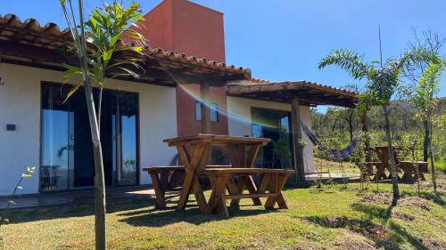 a picnic table in front of a house at CHALÉS VALE DO LAGO in Capitólio