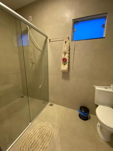 a bathroom with a shower and a toilet at CHALÉS VALE DO LAGO in Capitólio