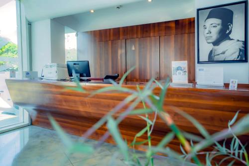 a lobby with a desk with a laptop on it at Kyriad Residence Casablanca in Casablanca