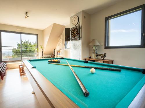 a living room with a pool table with two cuesticks at Holiday Home Hidel - TRP101 by Interhome in Plouarzel