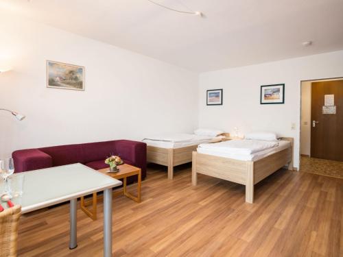 Ένα ή περισσότερα κρεβάτια σε δωμάτιο στο Apartment B212 by Interhome