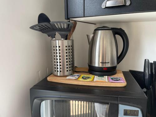 a coffee pot on top of a microwave at Studio Rouen in Rouen