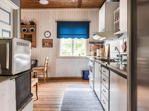 Ett kök eller pentry på Holiday Home Forneboda by Interhome