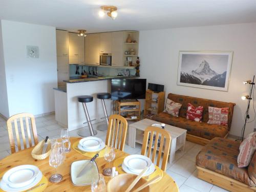 Η κουζίνα ή μικρή κουζίνα στο Apartment Victoria B 23 by Interhome