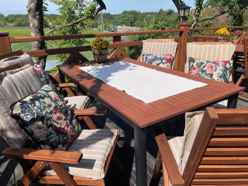 Ein Balkon oder eine Terrasse in der Unterkunft Folwark Minikowo - Agroturystyka w Borach Tucholskich - 5 pokoi z prywatnymi łazienkami