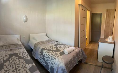 a small bedroom with two beds and a closet at Willa Anna in Gródek Nad Dunajcem